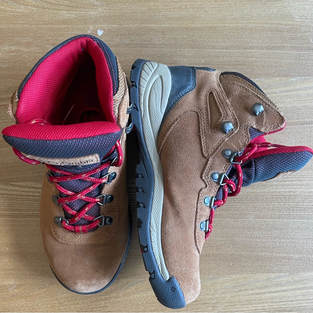 Columbia hiking boots - women’s